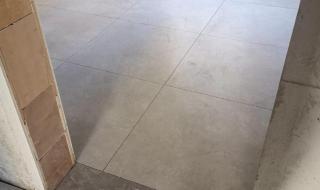 地板砖通铺如何排版贴瓷砖通铺与不通铺多用多少人工